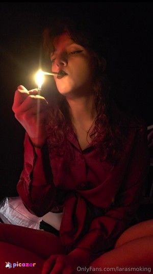larasmoking photo #11 photo n 11