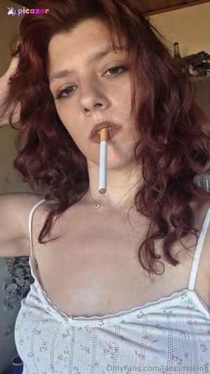 larasmoking photo #7 photo n 7