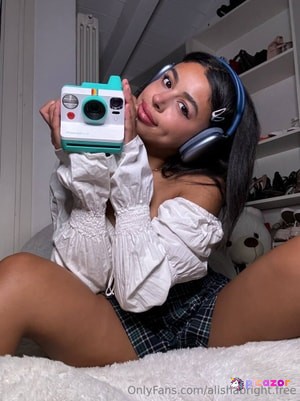 alishabright-free photo #2 photo n 2