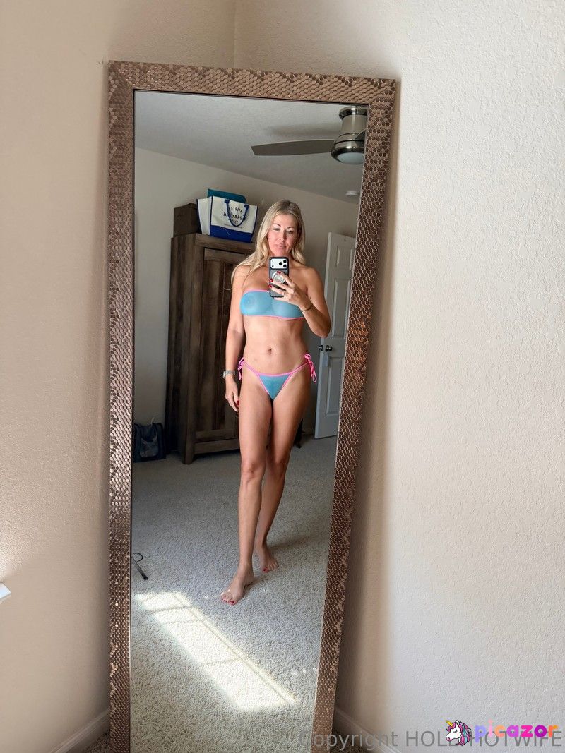 hollyhotwife N16