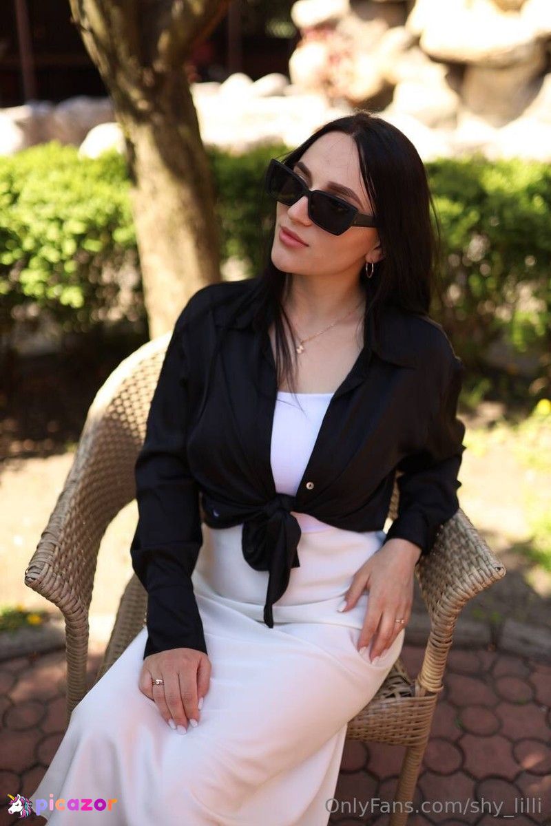 shy_lilli N13