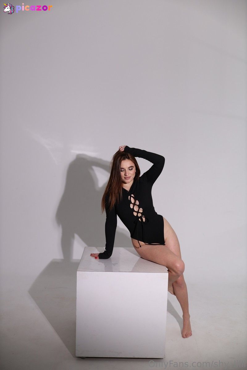 shy_lilli N28