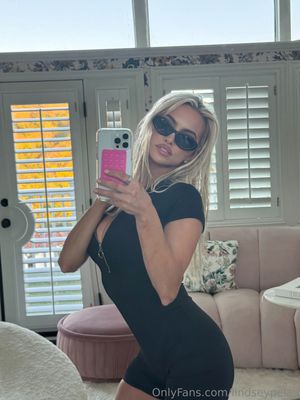 lindsey-pelas photo #1499 photo n 1499