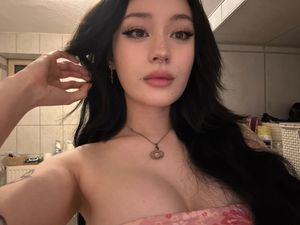 JadeyAnh - Thumb