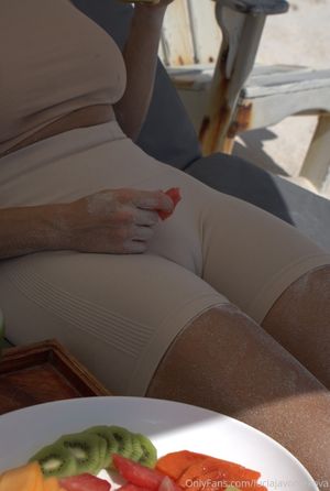 Lucia Javorcekova - Thumb