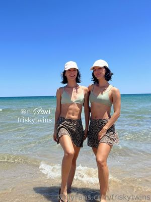 frisky-twins-1 photo #3 photo n 3