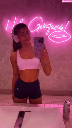 Mikayla Campinos - Image