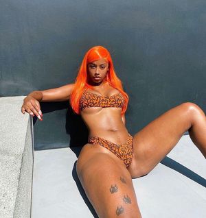 Raven Tracy - Thumb