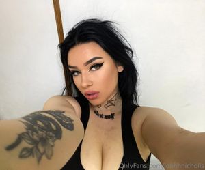 leahhnicholls  - Thumb