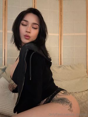 JadeyAnh - Thumb