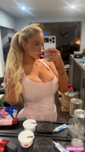 Nicolette Shea - Thumb