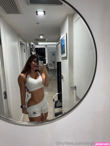 Angie Varona - Image