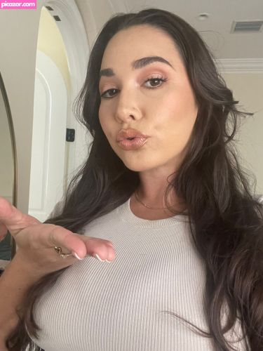 Karlee Grey - Image