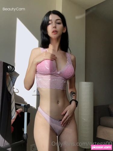 Rina Dakota - Image