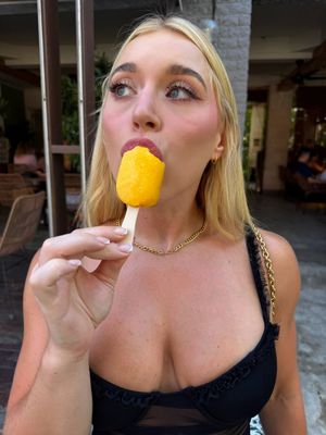 Elle Brooke - Thumb