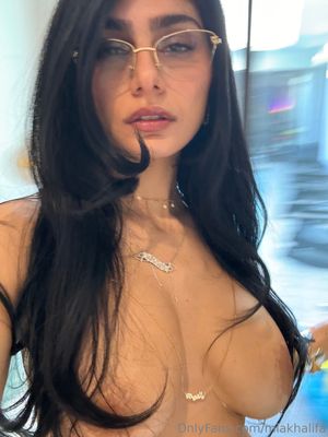 Mia Khalifa - Thumb