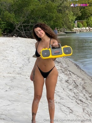Malu Trevejo N234