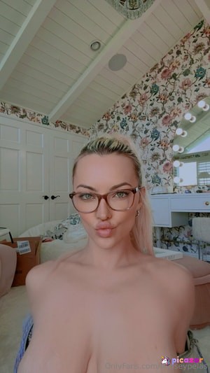 lindsey-pelas photo #2763 photo n 2763