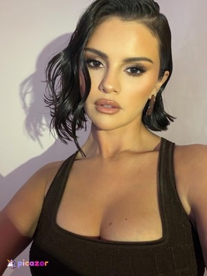 Selena Gomez N27