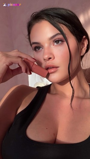 Selena Gomez N21