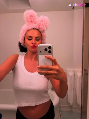 Selena Gomez N35