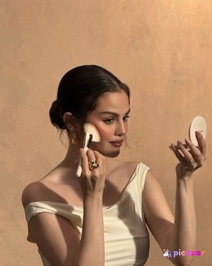 Selena Gomez N23
