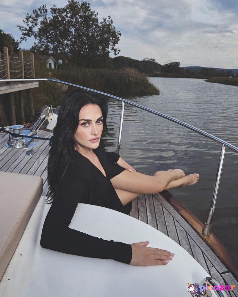 Esra Bilgiç N4