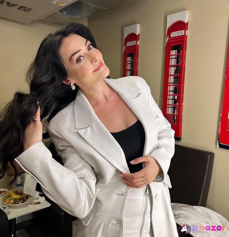 Esra Bilgiç N21