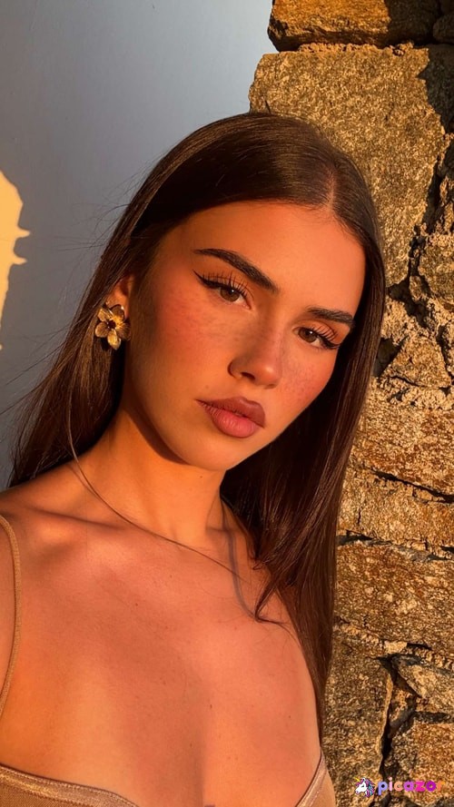 Leah Halton - Image