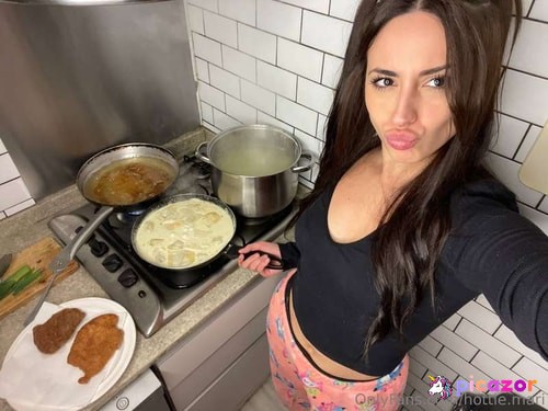 hottie mari - Image