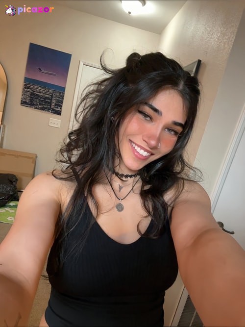 Naila Iqbal - Image