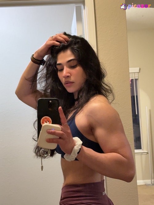Naila Iqbal - Image