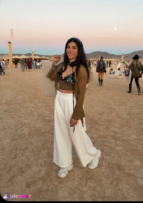 Naila Iqbal - Image