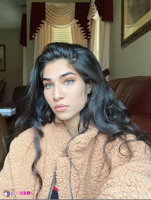 Naila Iqbal - Image