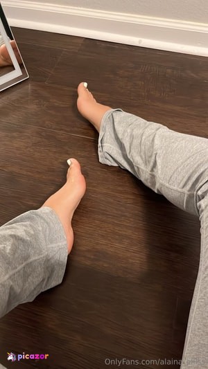 Alaina Ellis - Thumb