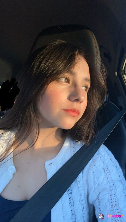 Andrea Yaraví  - Image