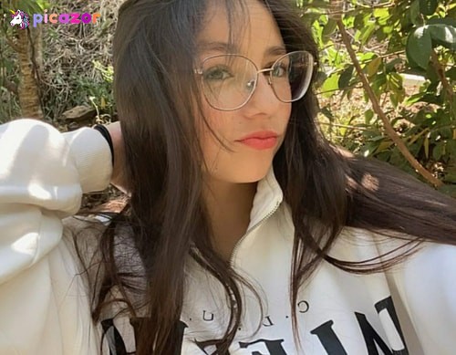 Andrea Yaraví  - Image