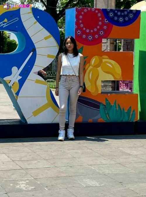 Andrea Yaraví  - Image