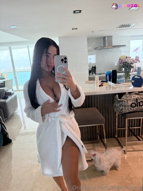 Angie Varona - Image