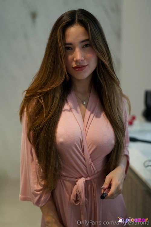 Angie Varona - Image