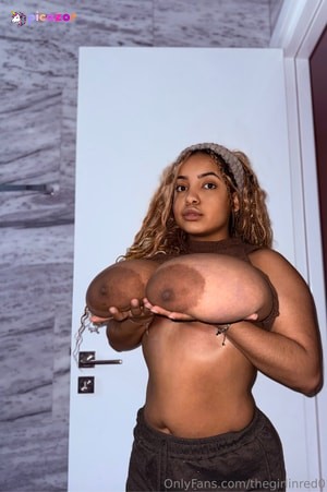 Thegirlinred0 - Thumb