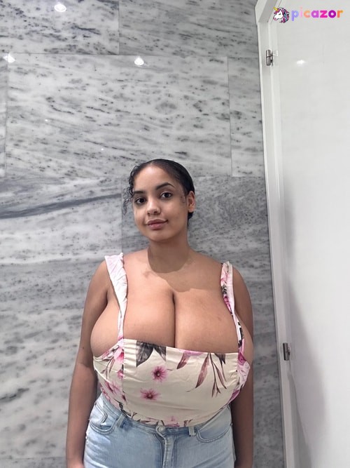 Thegirlinred0 - Image