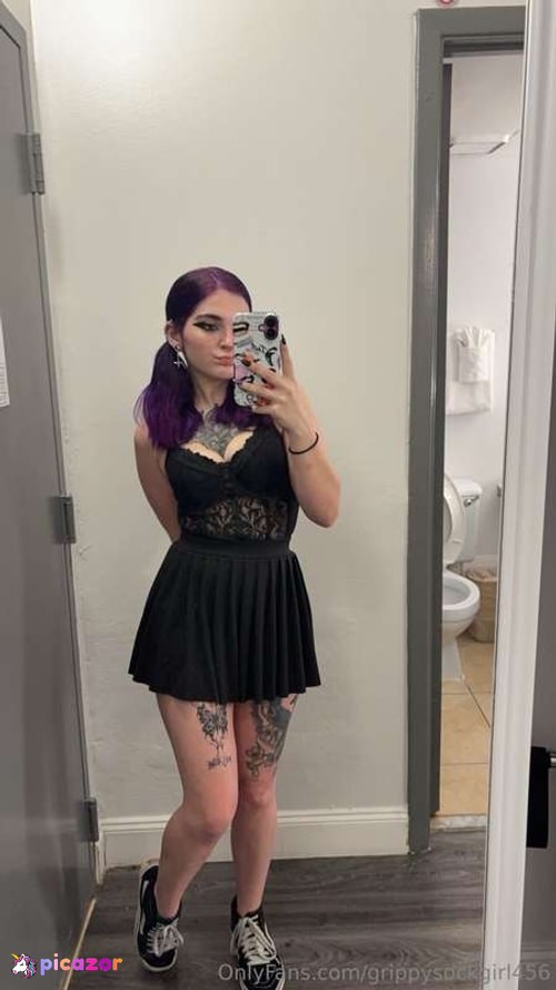 grippysockgirl456 - Image