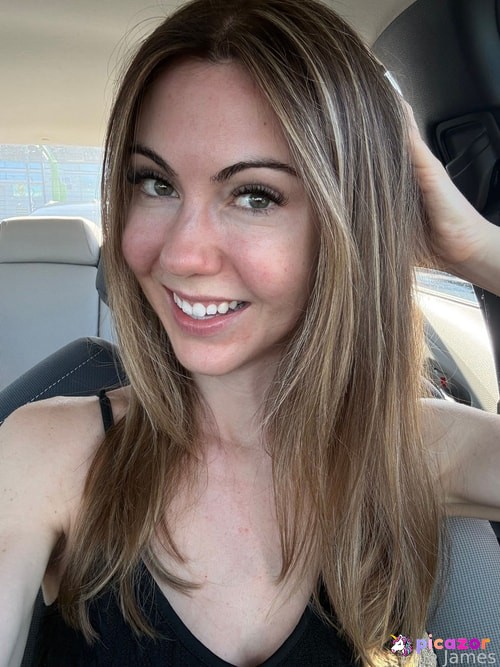 Ellie James - Image