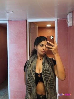 malavika photo #1 photo n 1