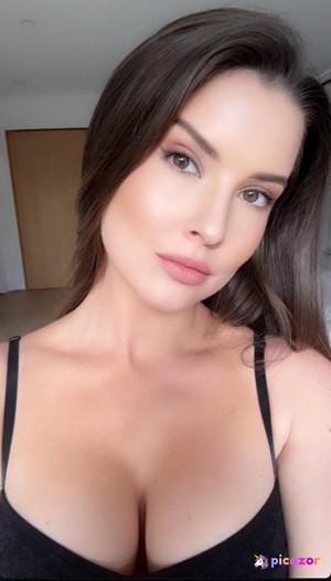 Amanda Cerny - Thumb