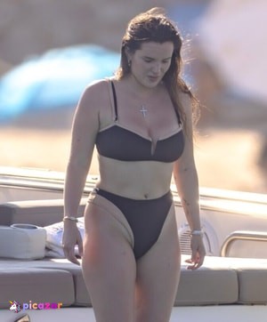 Bella Thorne N73