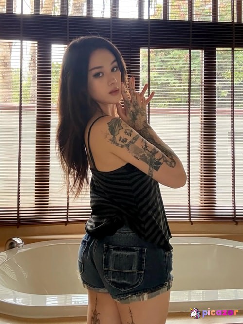 JadeyAnh - Image