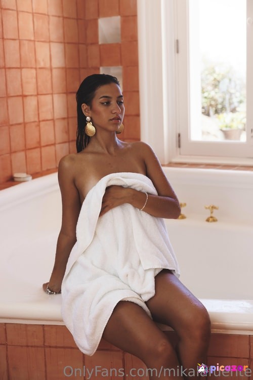 Mikaela Lafuente - Image