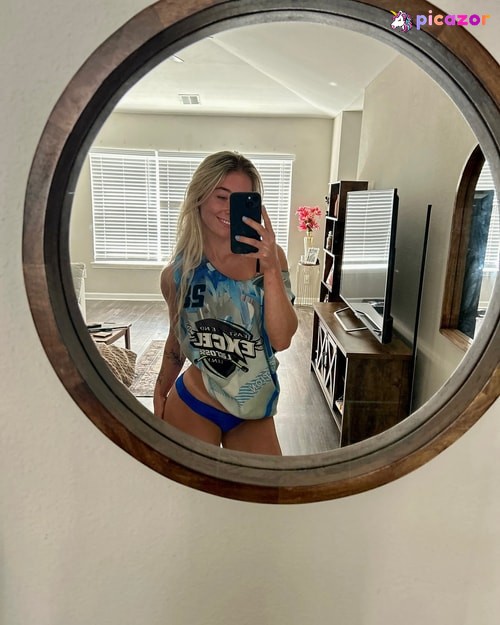 Crazycourtneyy  - Image